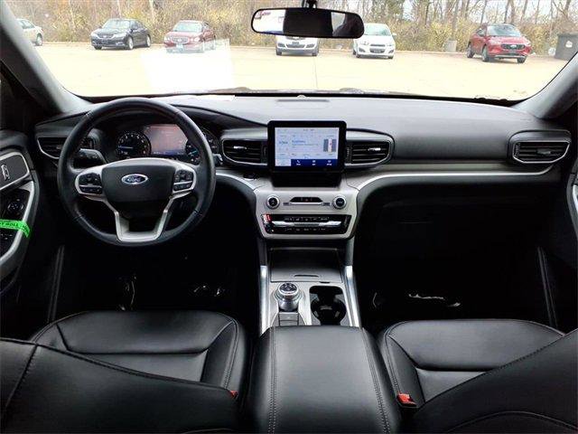 Used 2024 Ford Explorer XLT w/ Equipment Group 202A image 8