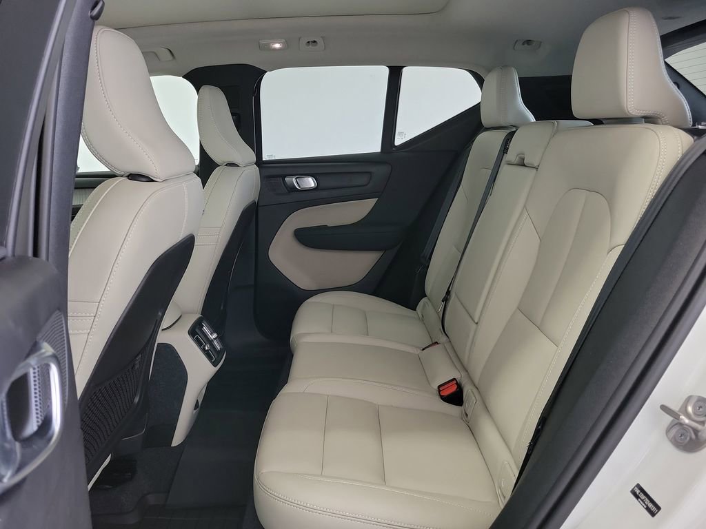 Used 2025 Volvo XC40 B5 Ultra w/ Protection Package Premier AWD/4WD image 13