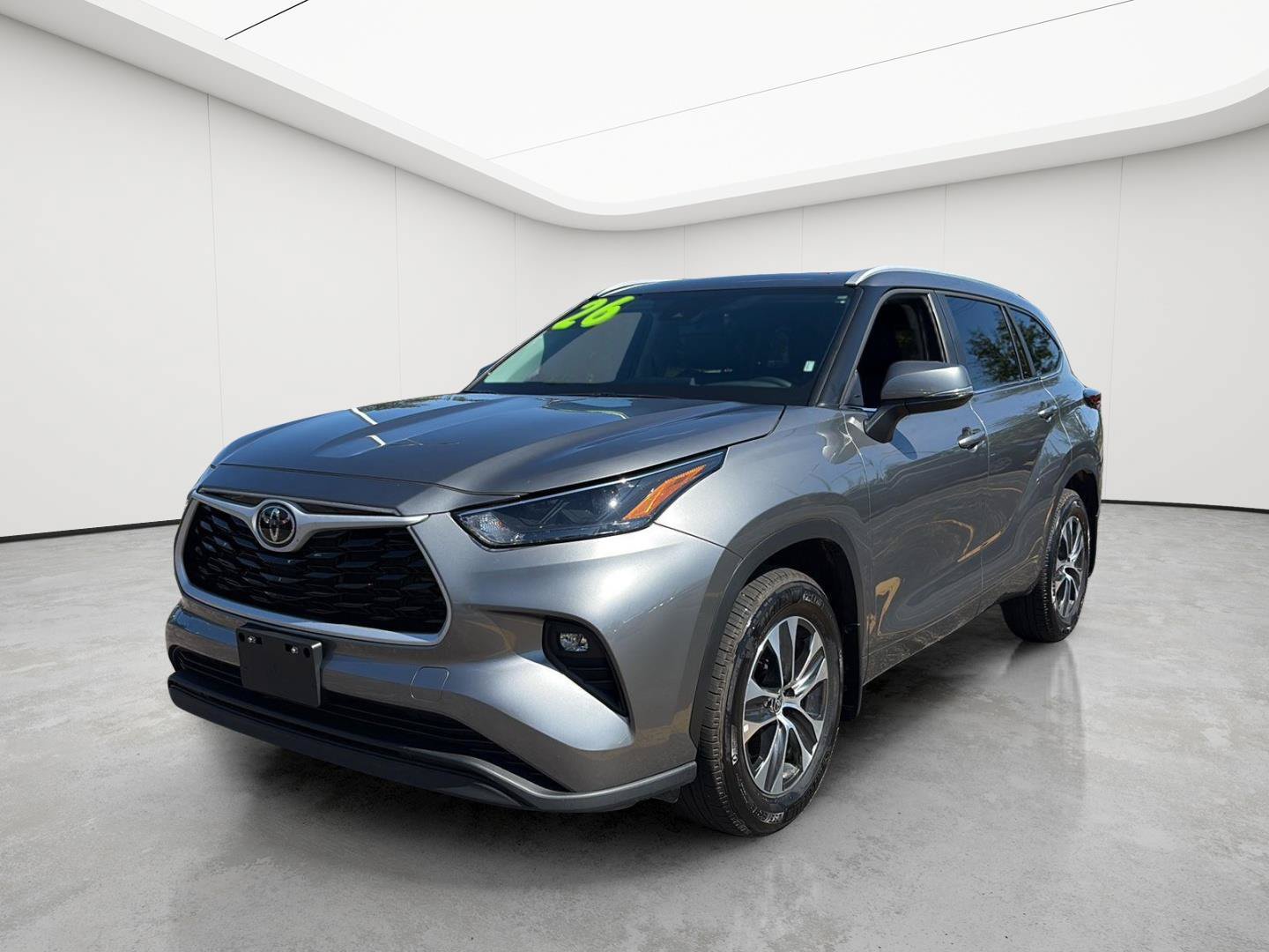 Used 2026 Toyota Highlander XLE AWD/4WD image 3