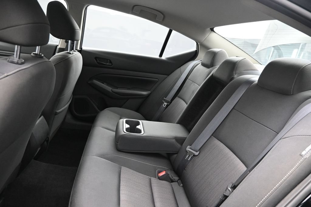 Used 2024 Nissan Altima 2.5 SV FWD image 17
