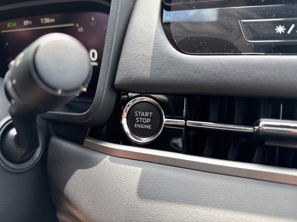 New 2025 Mitsubishi Outlander SEL image 31