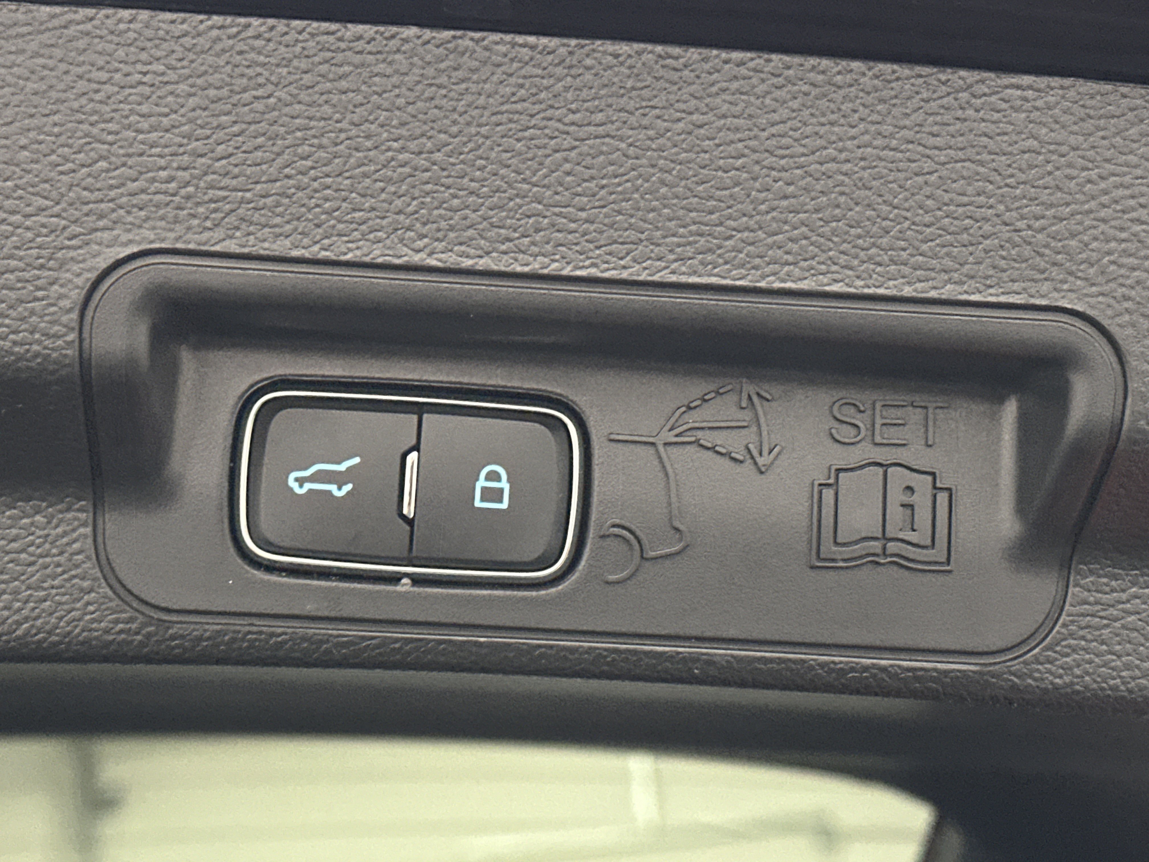 Used 2025 Ford Explorer Platinum w/ LUX Leather Package image 16