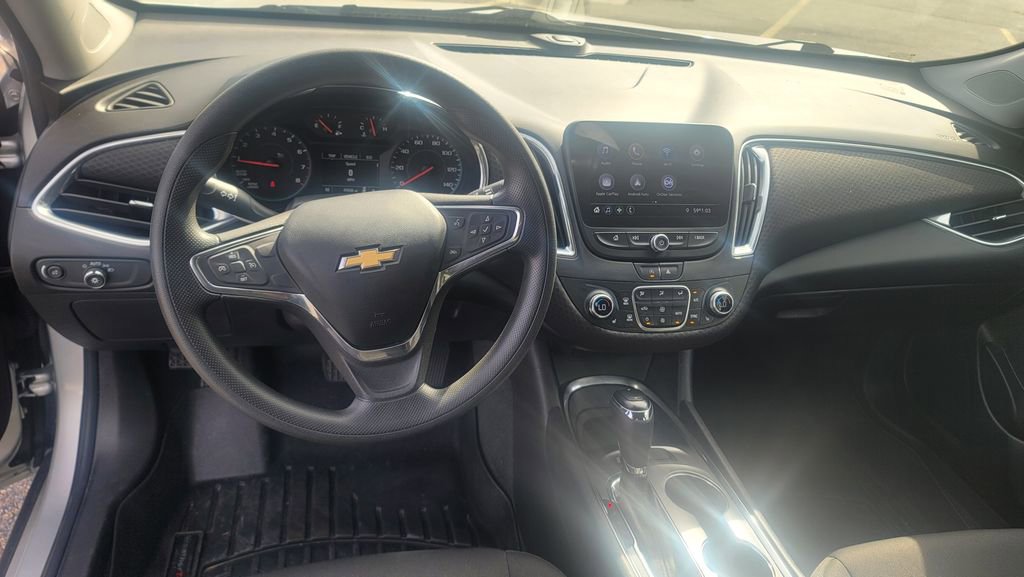 Used 2020 Chevrolet Malibu LT image 24