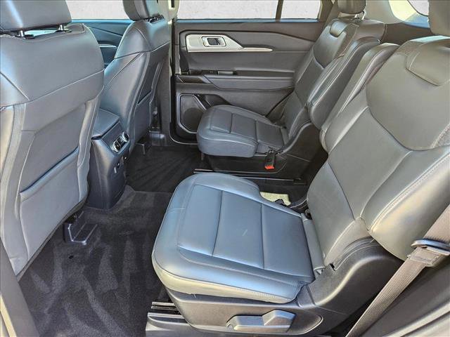 Used 2025 Ford Explorer Active w/ Active Comfort Package image 18
