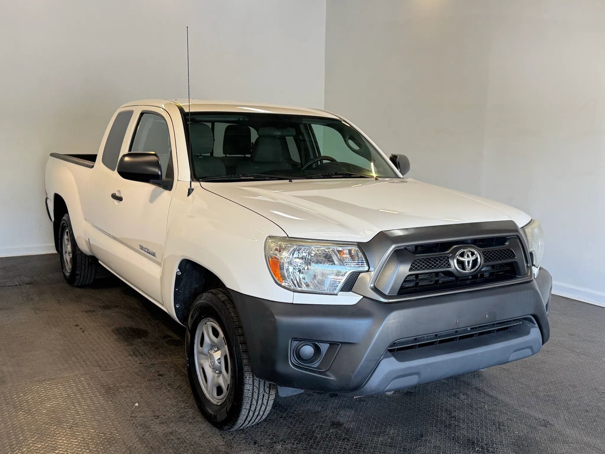 Used 2013 Toyota Tacoma 2WD Access Cab w/ Convenience Pkg image 3
