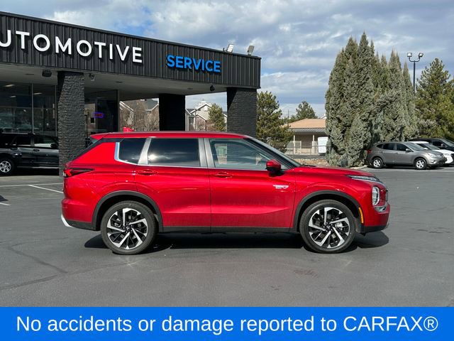 Used 2025 Mitsubishi Outlander SE AWD/4WD image 2