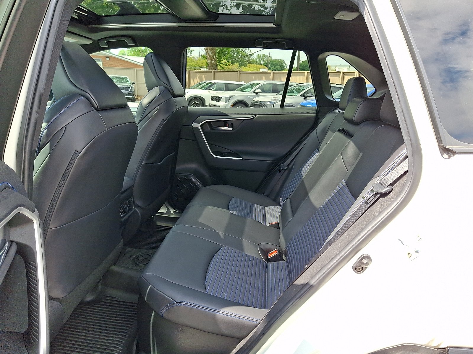 Used 2022 Toyota RAV4 XSE AWD/4WD image 12