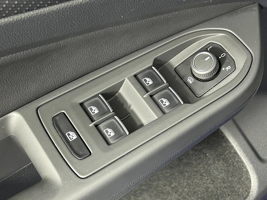 Used 2022 Volkswagen Golf R AWD/4WD image 37