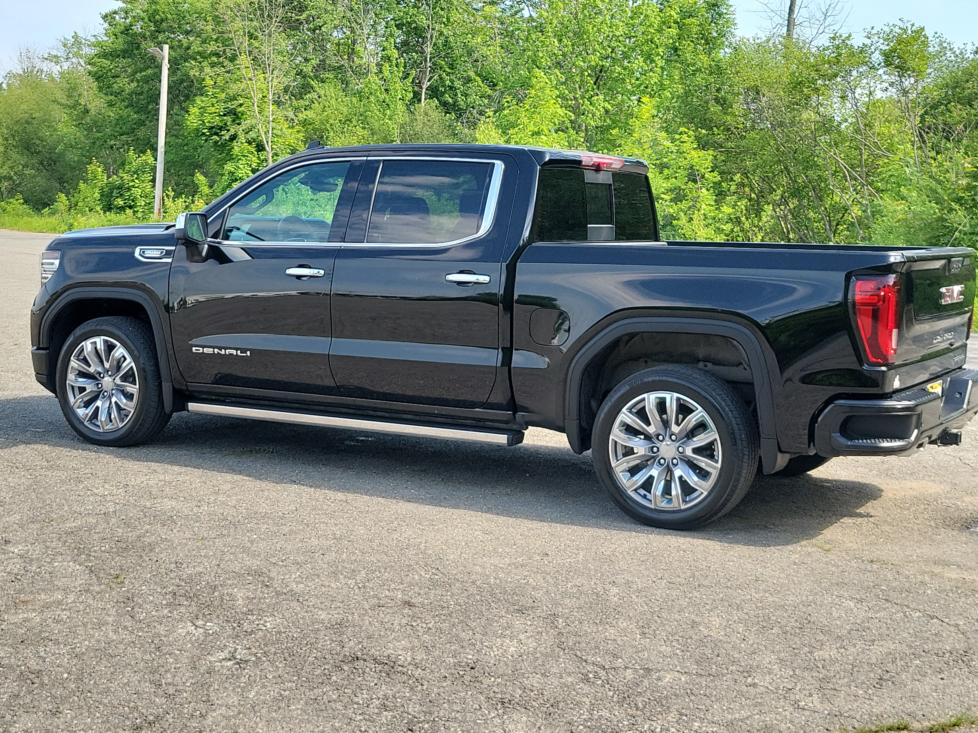 Used 2025 GMC Sierra 1500 Denali w/ Denali Reserve Package AWD/4WD image 7