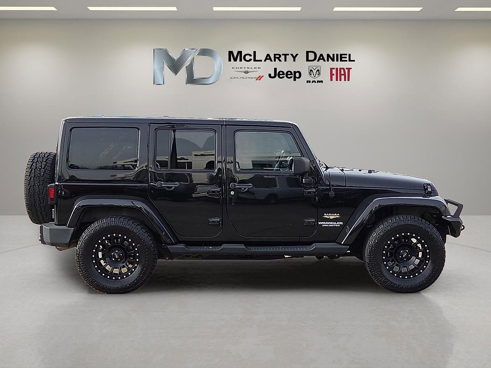 Used 2013 Jeep Wrangler Unlimited Sahara w/ Connectivity Group image 6