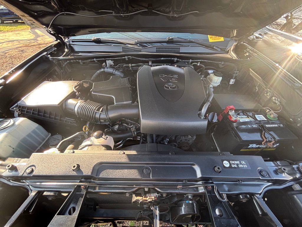 Used 2016 Toyota Tacoma Limited w/ Exterior Package image 25