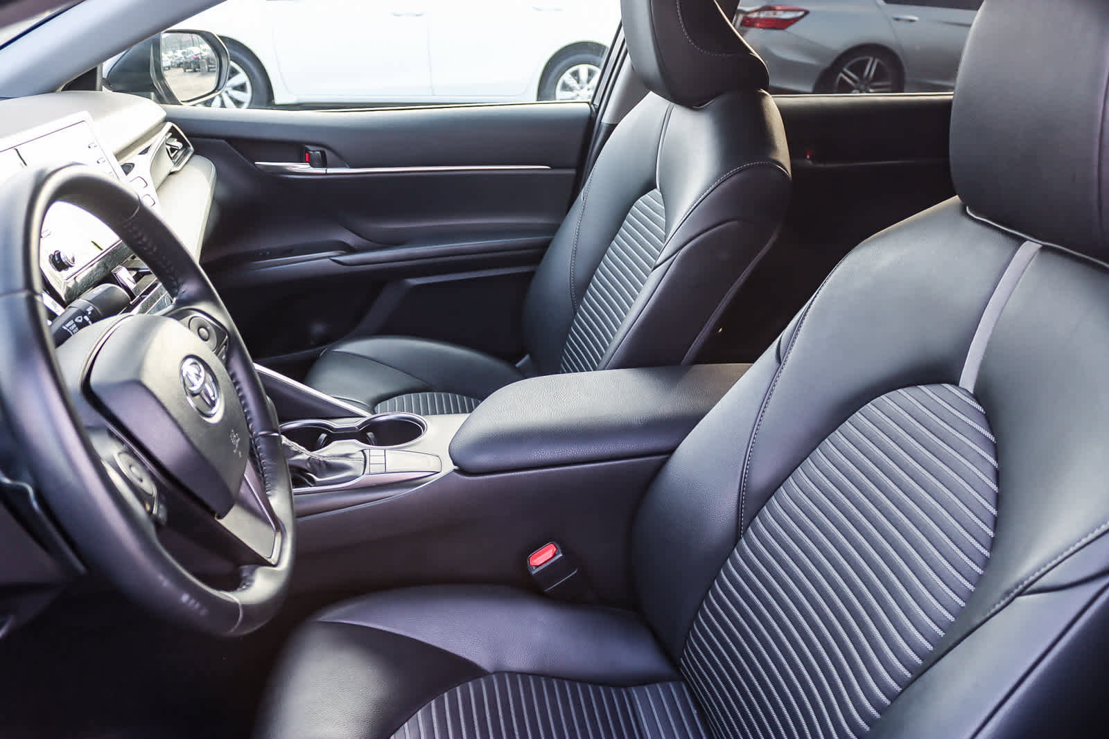 Used 2022 Toyota Camry SE image 16