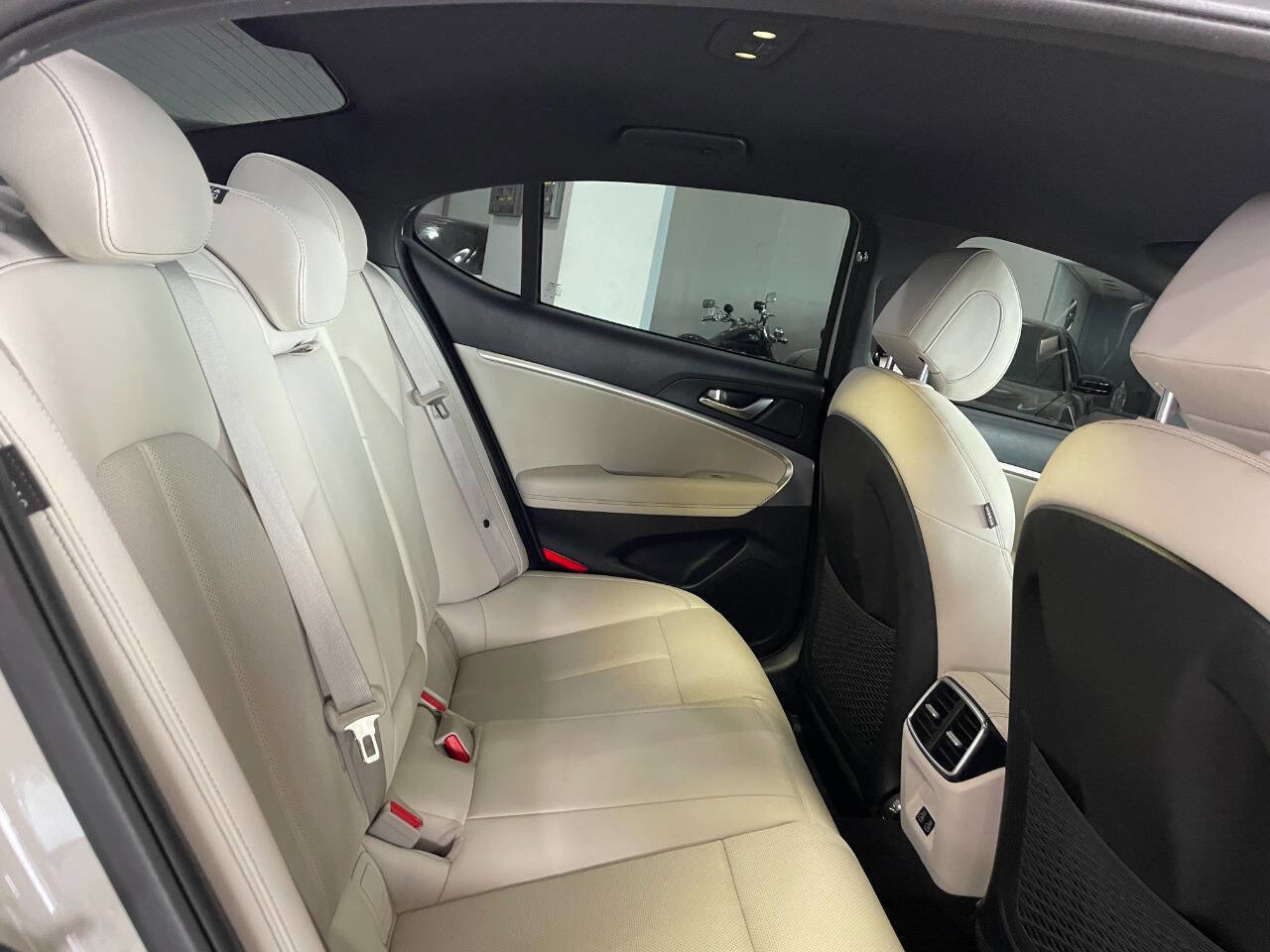 Used 2024 Genesis G70 2.5T image 22