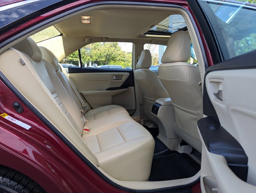 Used 2017 Toyota Camry XLE w/ Moonroof Package FWD image 38