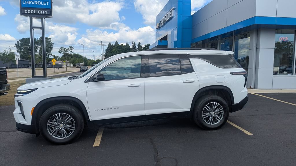 Used 2026 Chevrolet Traverse LT AWD/4WD image 4