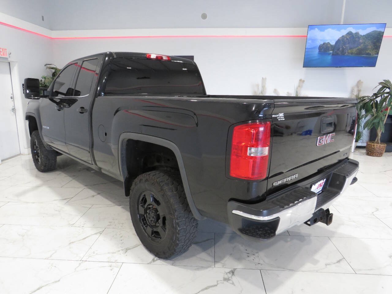 Used 2015 GMC Sierra 2500 SLE w/ SLE Preferred Package AWD/4WD image 6