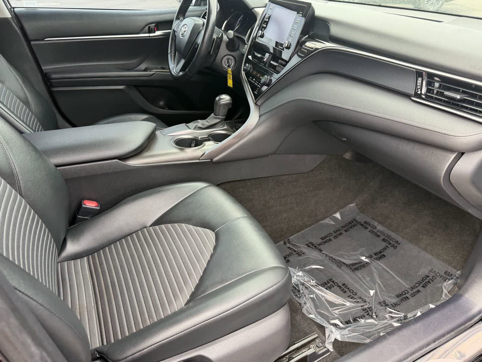 Used 2021 Toyota Camry SE w/ Carpet Mat Package (TMS) image 12