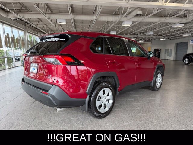 Used 2022 Toyota RAV4 LE AWD/4WD image 9
