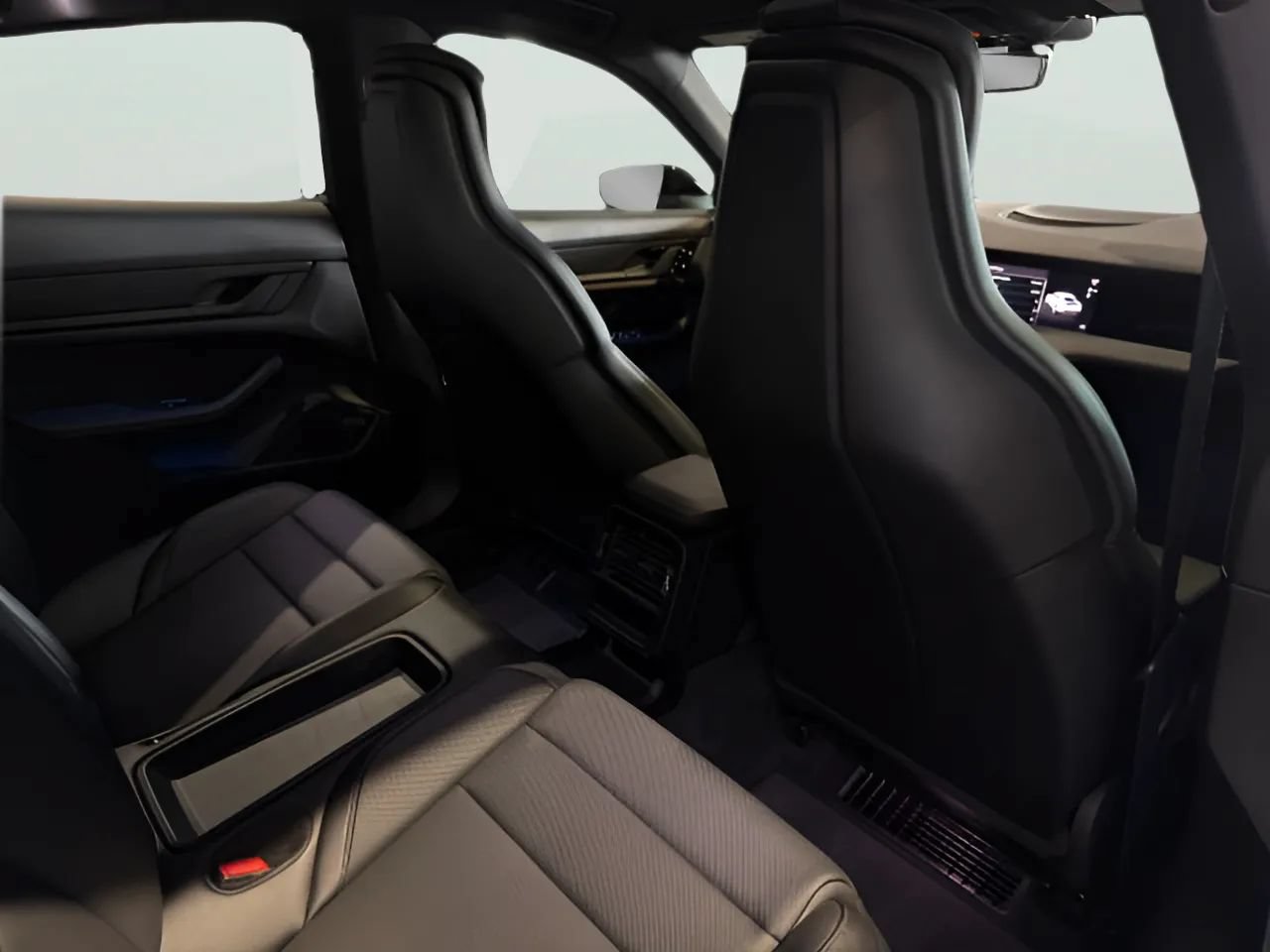 Used 2022 Porsche Taycan RWD image 18