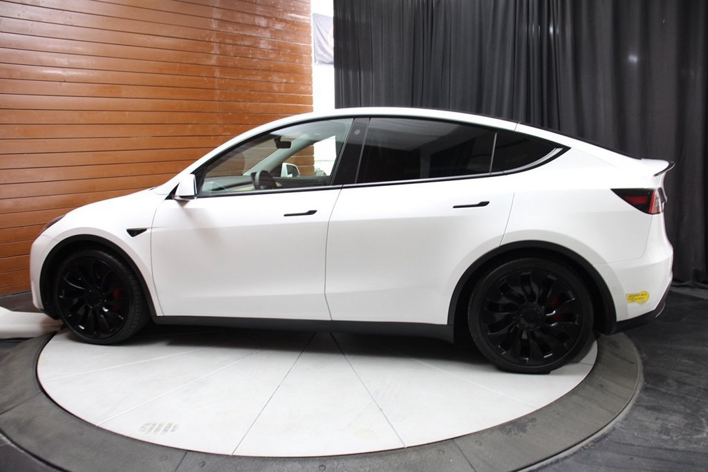 Used 2022 Tesla Model Y Performance AWD/4WD image 9