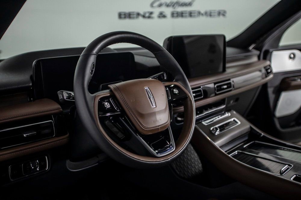 Used 2025 Lincoln Aviator Reserve w/ Equipment Group 201A image 23