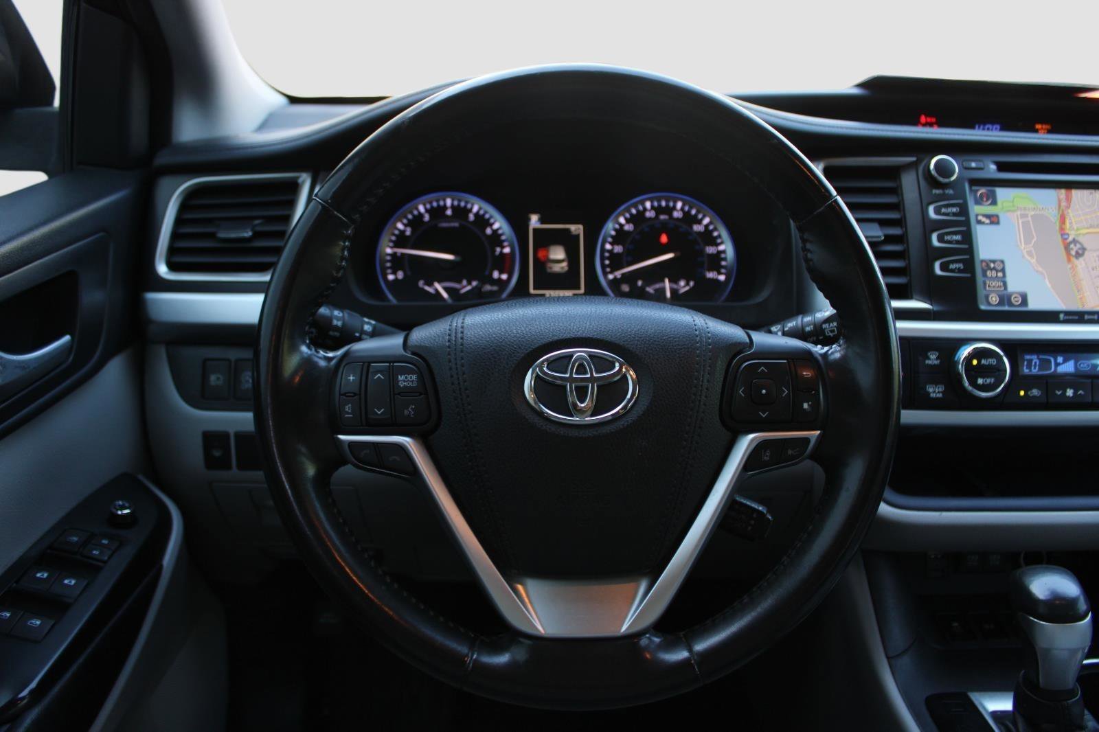 Used 2017 Toyota Highlander XLE image 26