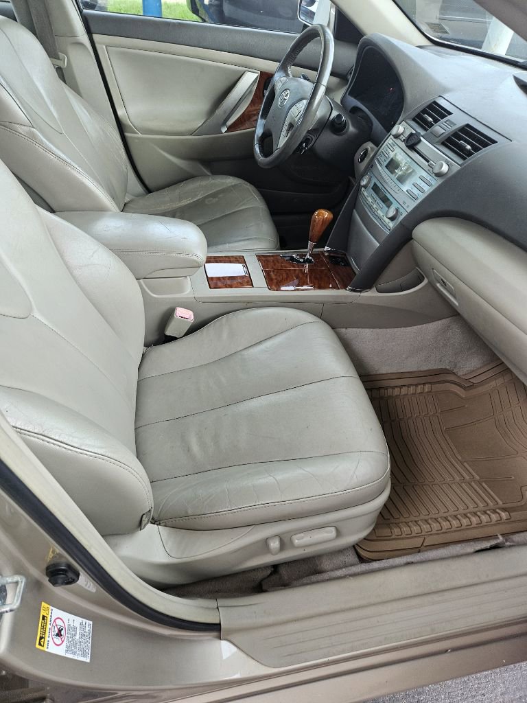 Used 2009 Toyota Camry XLE image 2