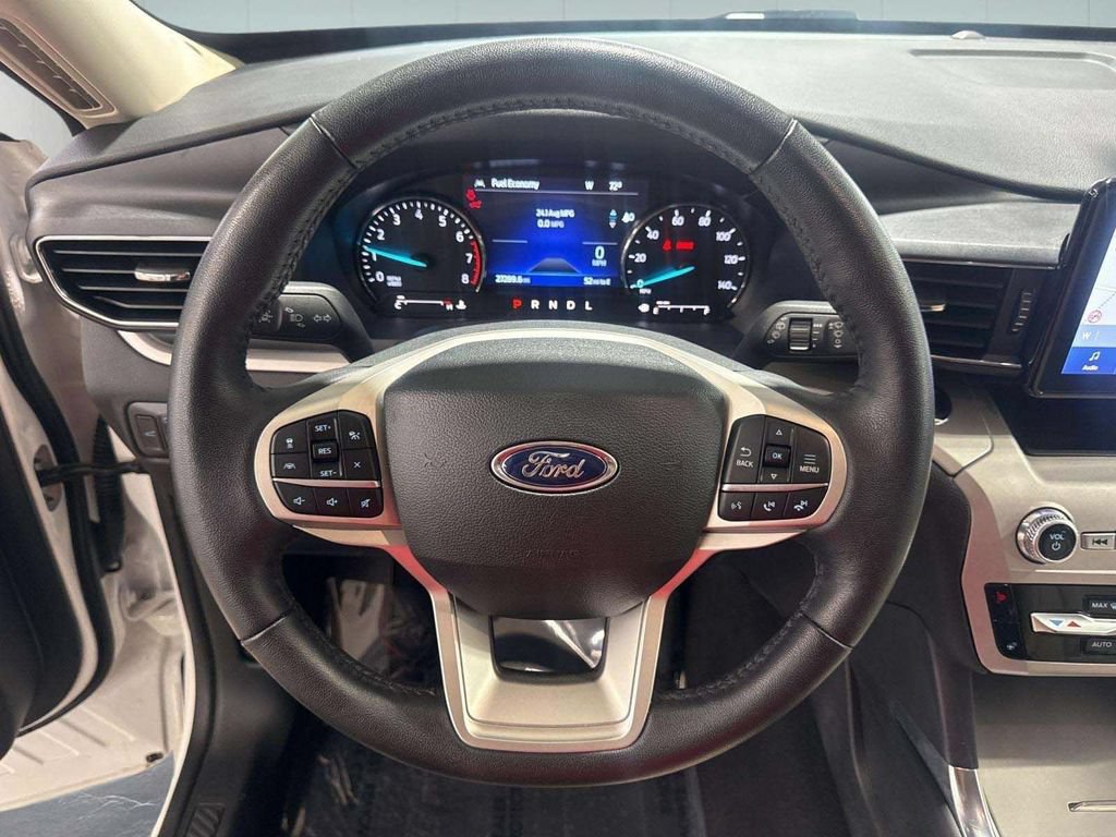 Used 2023 Ford Explorer XLT w/ Equipment Group 202A AWD/4WD image 18
