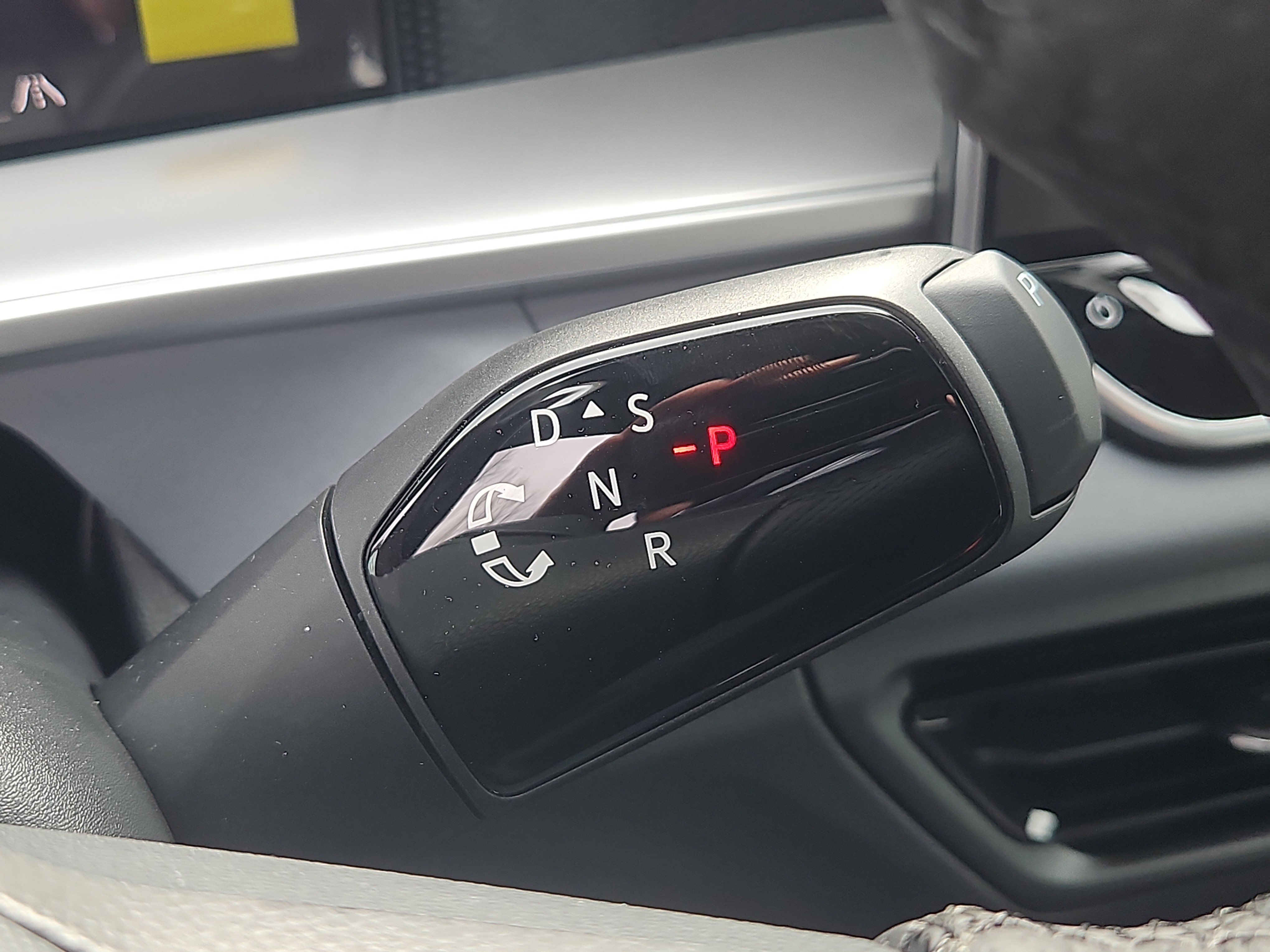 New 2026 Volkswagen Tiguan SE R-Line image 16