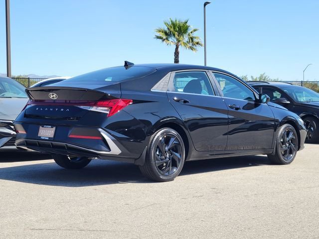 New 2026 Hyundai Elantra SEL Sport Premium image 2