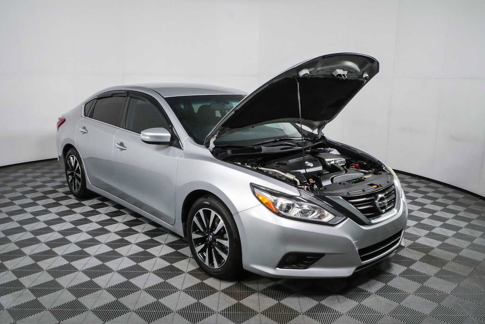 Used 2018 Nissan Altima 2.5 SL FWD image 32