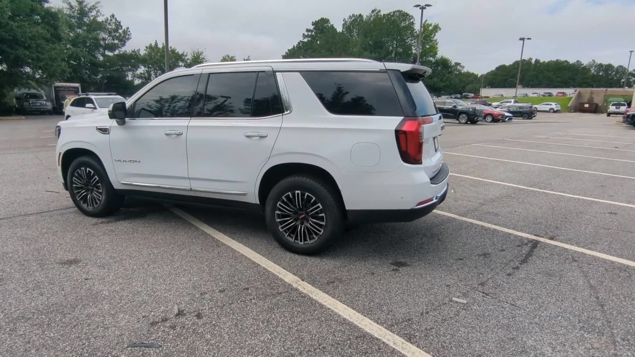Used 2025 GMC Yukon Elevation AWD/4WD image 6