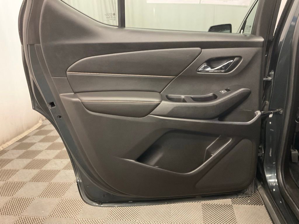 Used 2019 Chevrolet Traverse LT w/ LT Premium Package AWD/4WD image 32