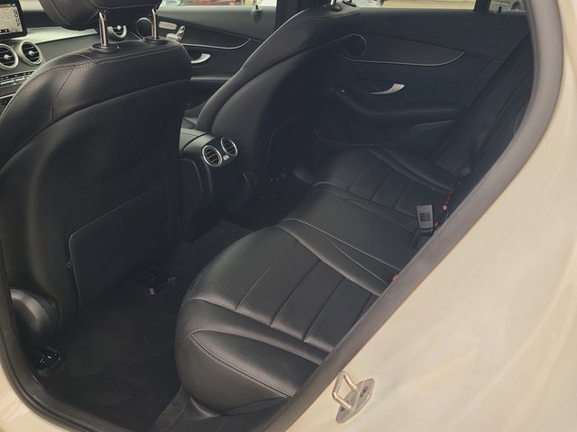 Used 2022 Mercedes-Benz GLC 300 4MATIC w/ Multimedia Package Lite image 17