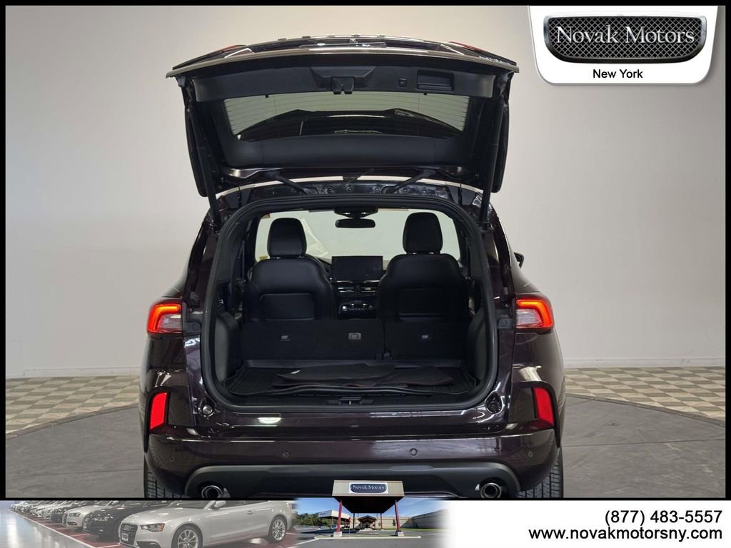Used 2023 Ford Escape ST-Line Select w/ Tech Pack #2 image 9