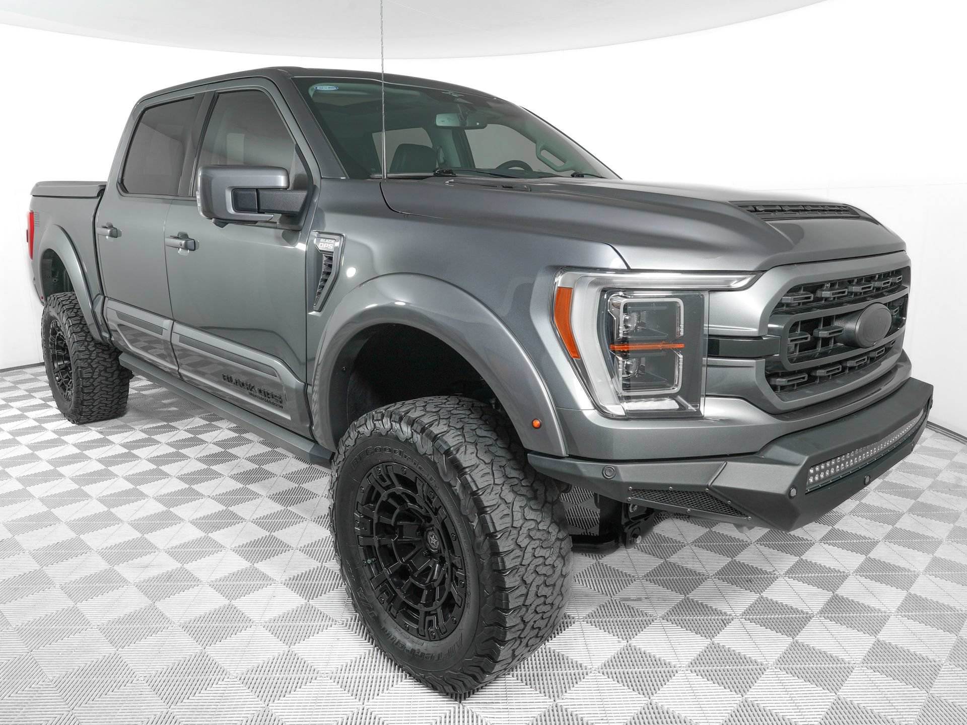Used 2023 Ford F150 Lariat w/ Equipment Group 502A High AWD/4WD image 3