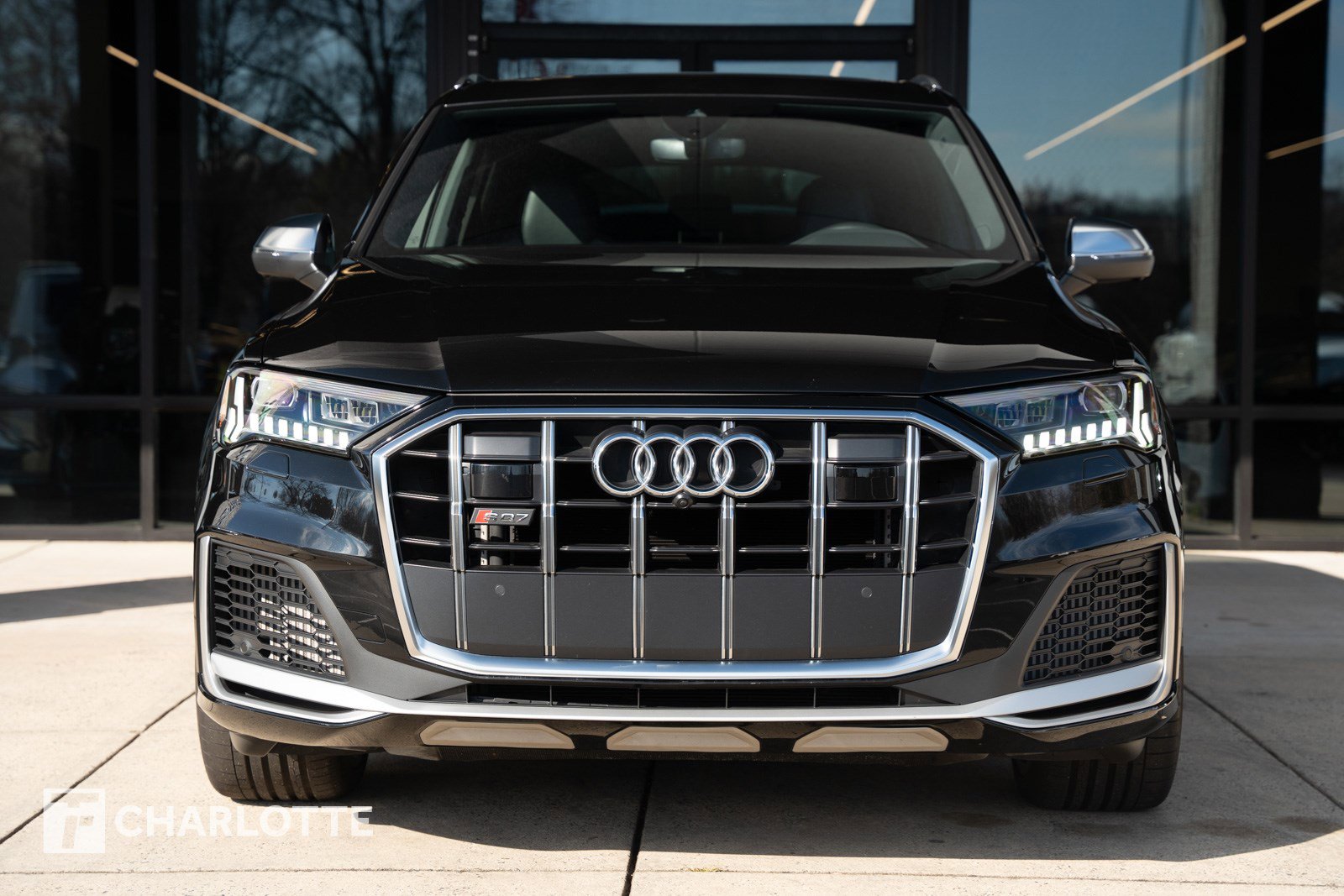Used 2023 Audi SQ7 Premium Plus w/ Towing Package image 6