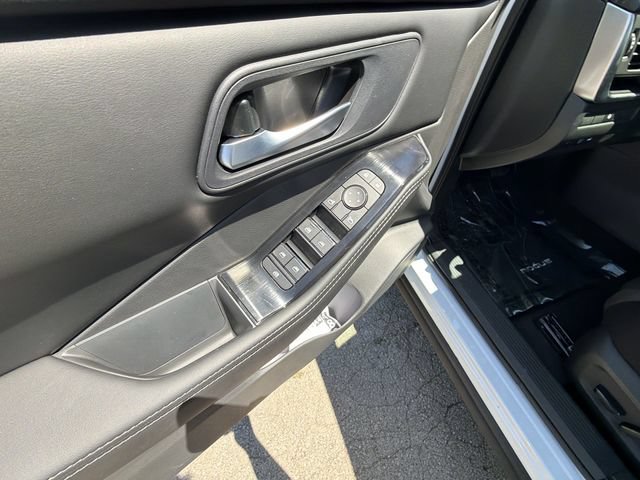 New 2026 Nissan Rogue SV w/ Cold Weather Package AWD/4WD image 13