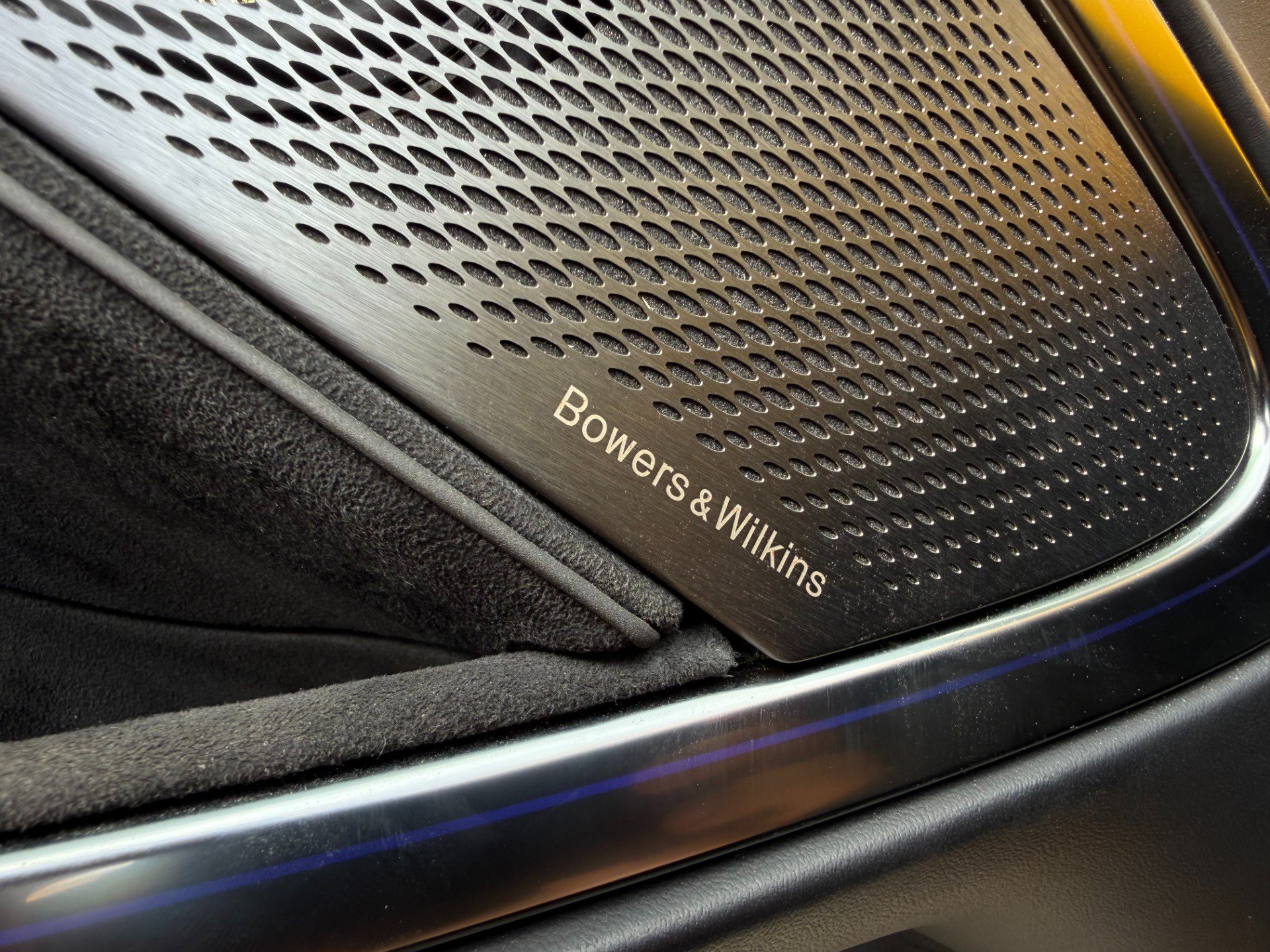 Used 2024 McLaren Artura RWD image 40