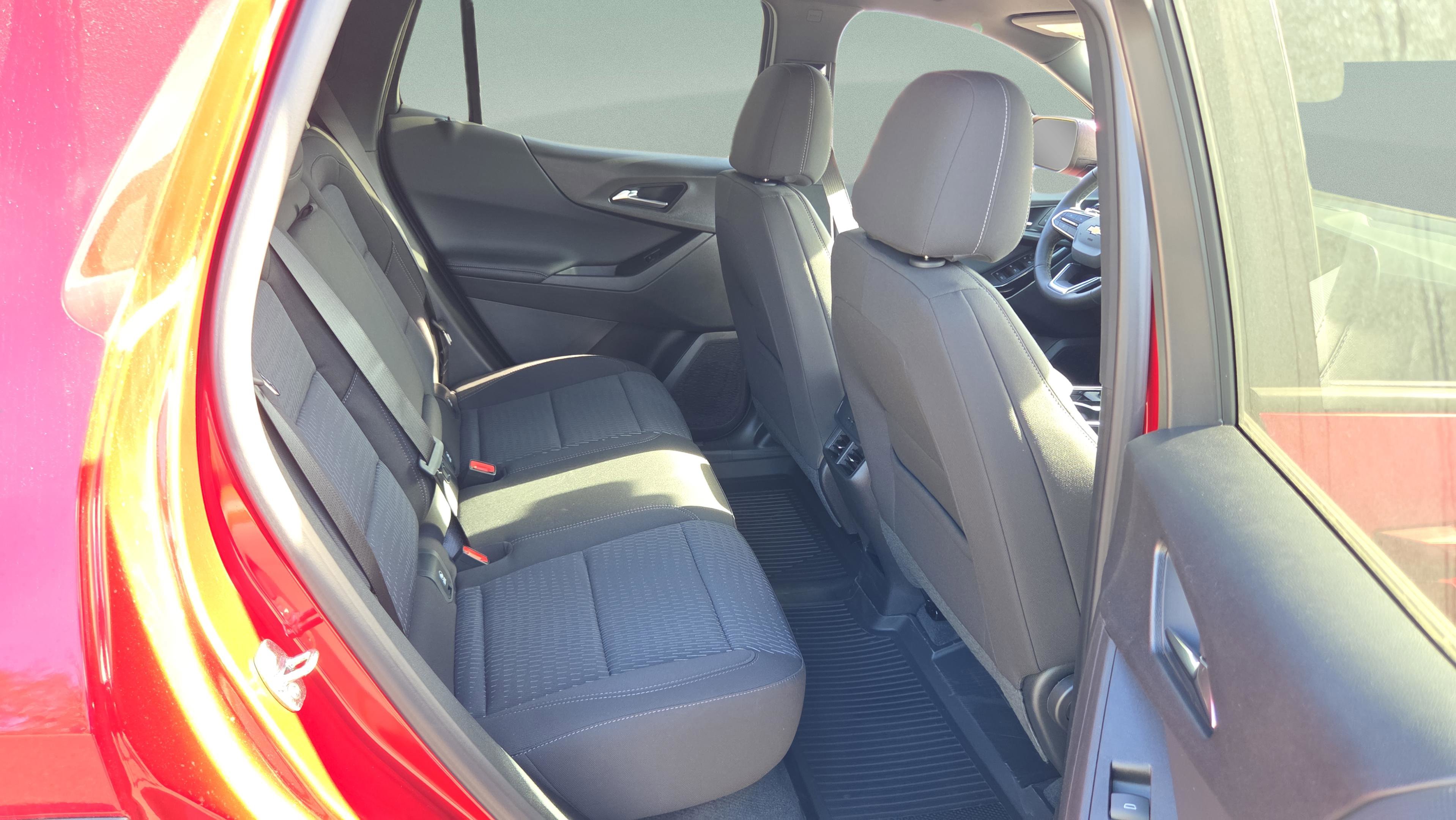 New 2026 Chevrolet Equinox LT w/ Safety and Technology Package FWD image 17