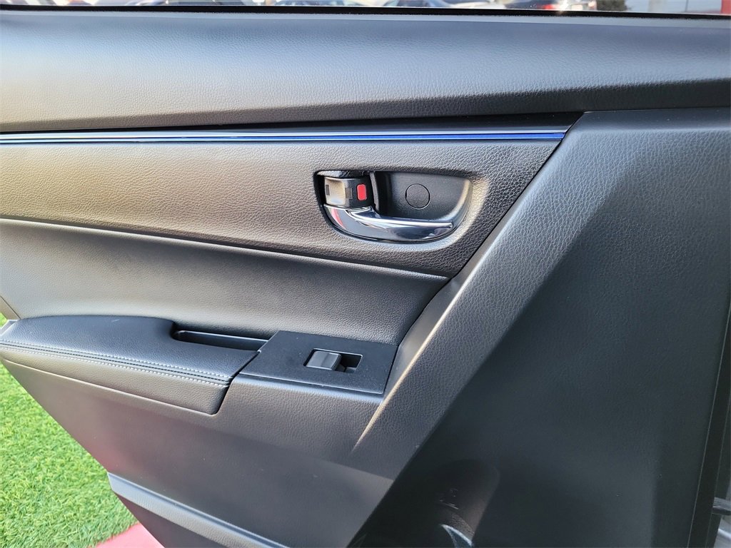 Used 2018 Toyota Corolla SE image 17