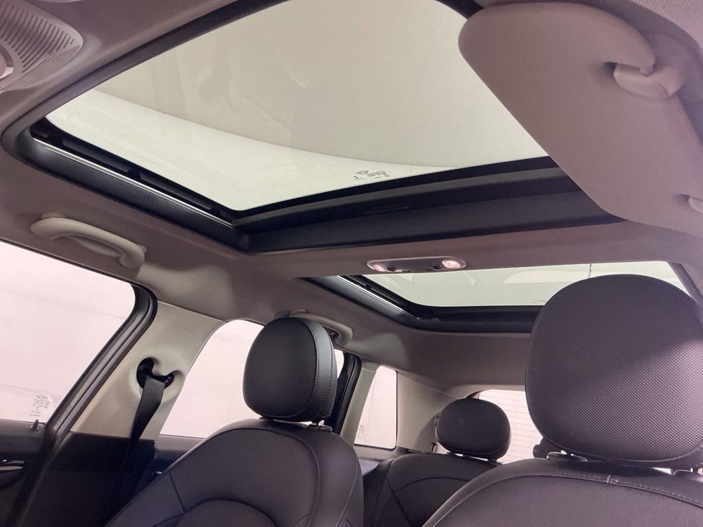 Used 2017 MINI Cooper 4-Door Hardtop image 22