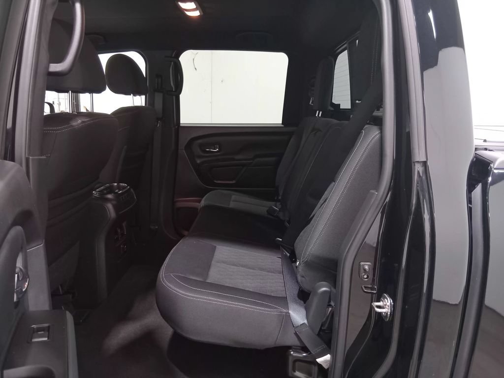 Used 2018 Nissan Titan SV w/ SV Convenience Package AWD/4WD image 12