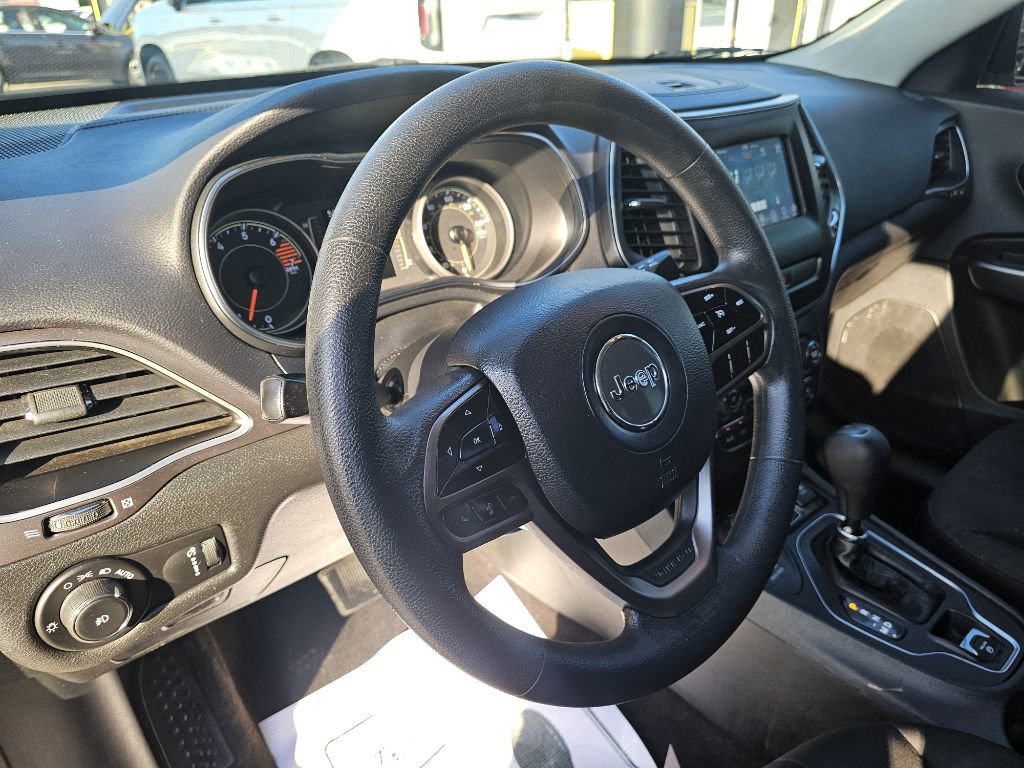 Used 2019 Jeep Cherokee Latitude w/ Popular Appearance Group image 17