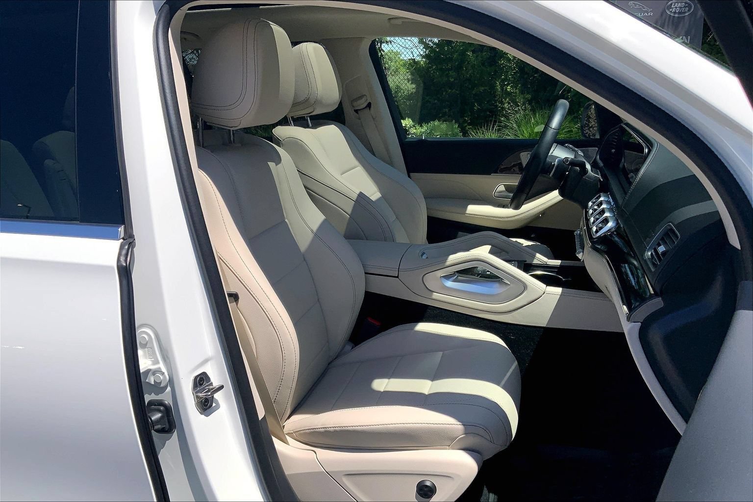 Used 2025 Mercedes-Benz GLS 450 4MATIC image 8