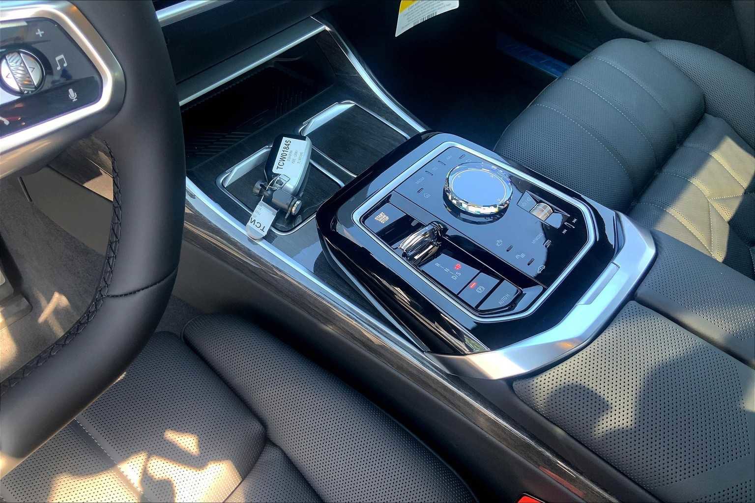 New 2026 BMW 750e xDrive w/ Executive Package image 8