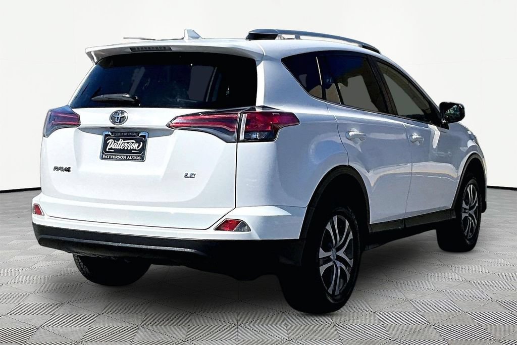 Used 2016 Toyota RAV4 LE FWD image 3