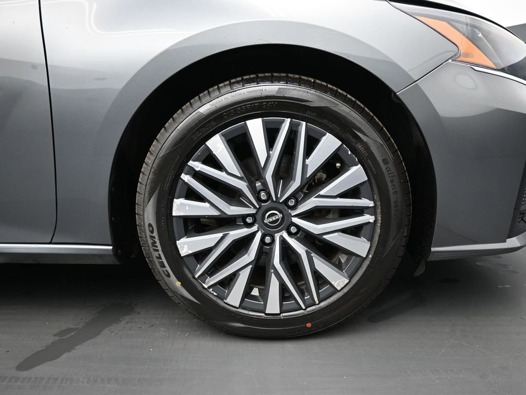 Used 2024 Nissan Altima 2.5 SV image 10