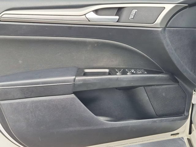 Used 2017 Ford Fusion SE FWD image 19
