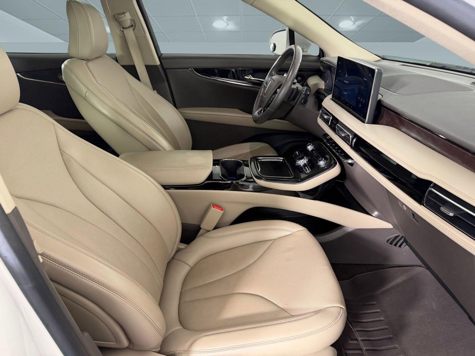 Used 2023 Lincoln Nautilus Reserve w/ Luxury Package image 22